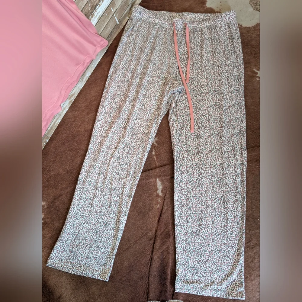 Rae Dunn Pink Pajama Set with Uplifting Message " No Bad Days" Animal Print PJ's - Picture 3 of 9